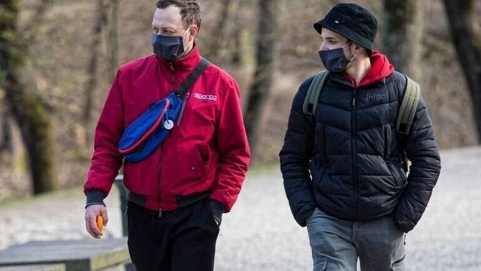 Nakaz noszenia maseczek będzie przeniesiony do ustawy