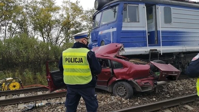 Dwie osoby zginęły w wypadku na przejeździe kolejowym