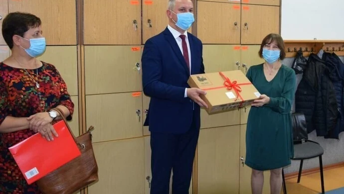 Gmina Czarnocin: Nowe komputery na Dzień Edukacji Narodowej