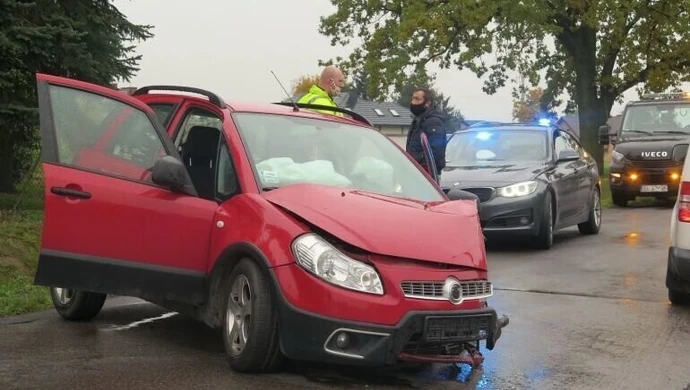 Wypadek na Michałowskiej. 18-letni kierowca stracił panowanie nad autem