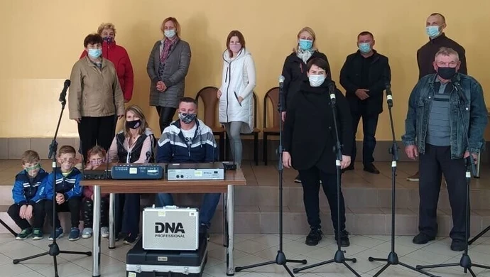 Gmina Wola Krzysztoporska: Glina ma nagłośnienie