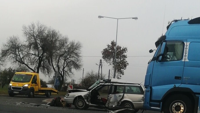 Wypadek na DK nr 74 w pobliżu magazynów