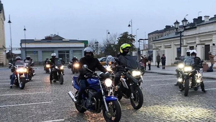 Kolejny spacer. Do kobiet dołączyli motocykliści