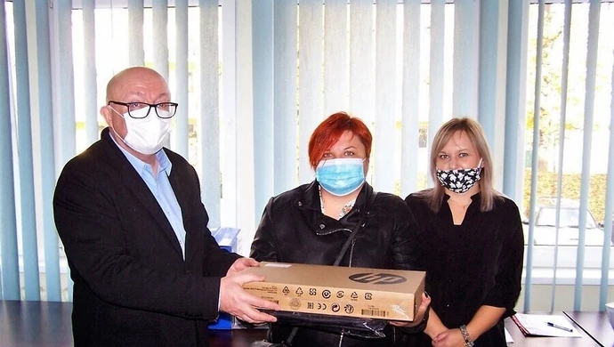 Komputery przekazane rodzinom zastępczym