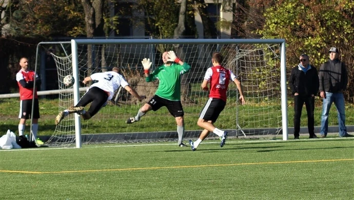 Rozgrywki Amatorskiej Ligi Piłki Nożnej już na półmetku