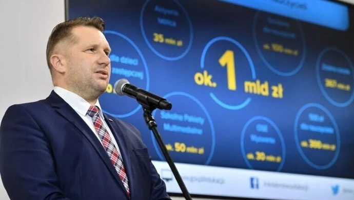 500 zł dla nauczyciela. Minister podpisał rozporządzenie