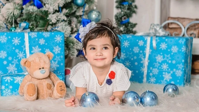 Świąteczny ubiór dla dziewczynki, który oczaruje całą rodzinę