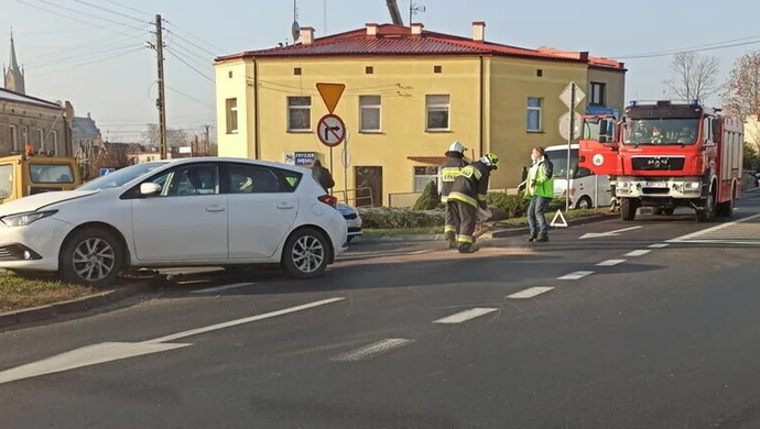 Kolizja na skrzyżowaniu DK12 i DK74.