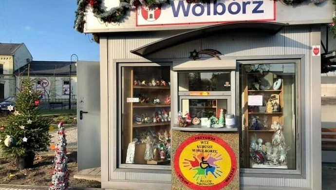 Świąteczny kiosk w centrum Wolborza