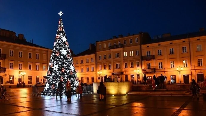 W Mikołajki rozbłysła miejska choinka