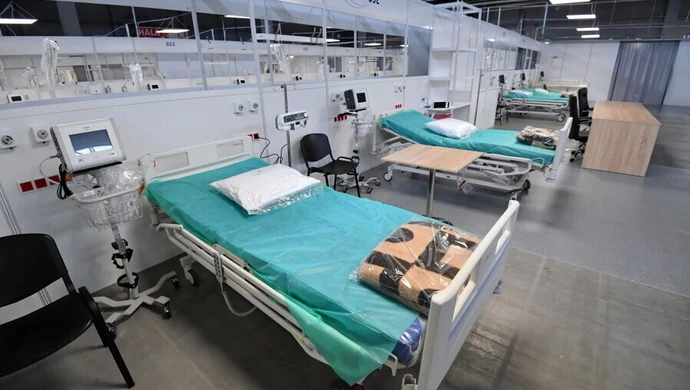 Rzecznik MZ: myślimy o "odmrożeniu" w najbliższych tygodniach części łóżek dla pacjentów "niecovidowych"