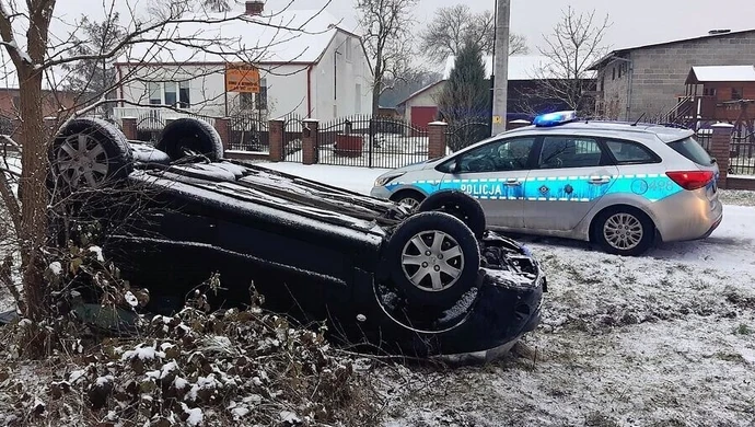 Śliska jezdnia przyczyną dachowania?