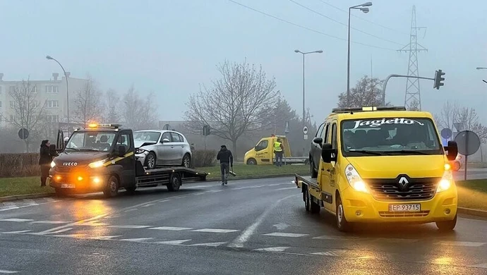 Kolizja dwóch osobówek w Piotrkowie