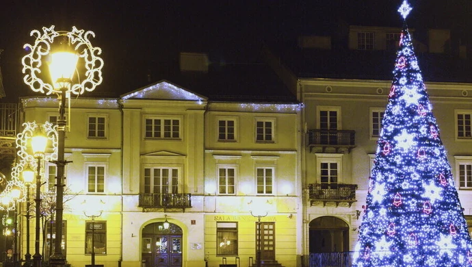 Piotrków w blasku świątecznych iluminacji (GALERIA)