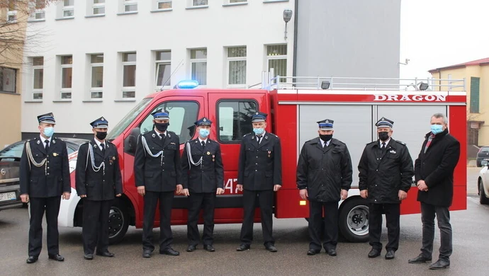 Bezpieczniej na drogach regionu. OSP Zaborów z nowym wozem strażackim
