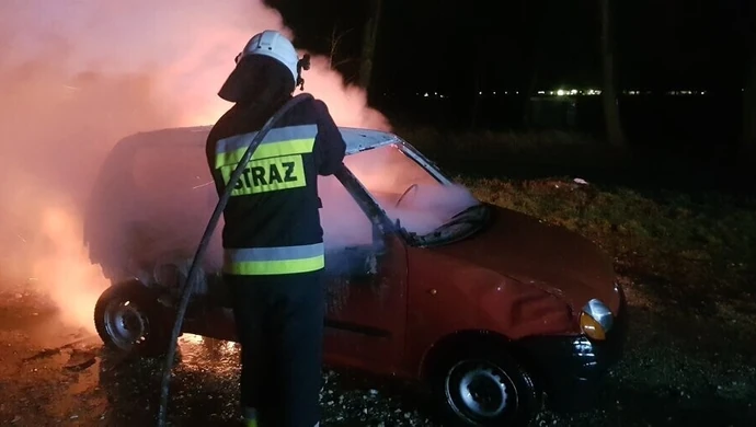 Dwa pojazdy spłonęły na terenie powiatu
