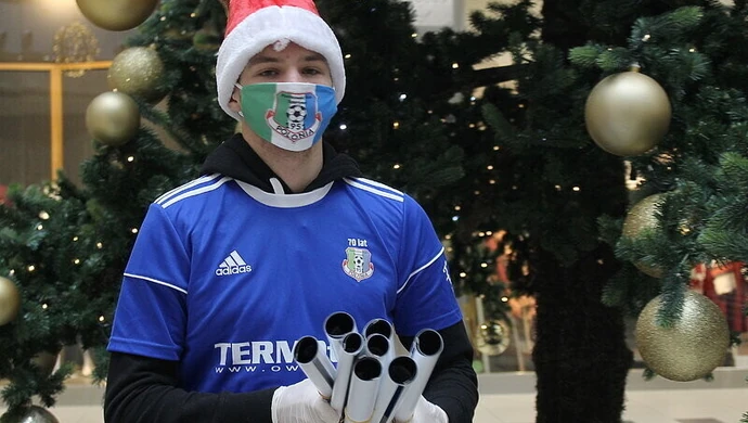 Poloniści rozdawali piotrkowianom kalendarze