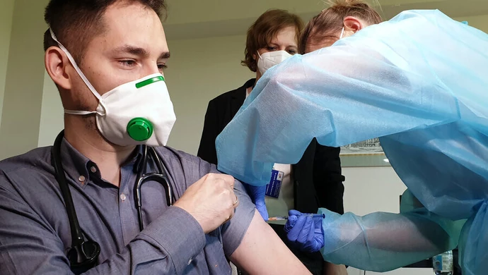 W Piotrkowie rozpoczęły się szczepienia na Covid-19 (GALERIA)