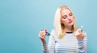 Soczewki kontaktowe - co wybrać &#8211; dwutygodniowe czy miesięczne szkła?