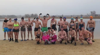 Lodowata woda im niestraszna!