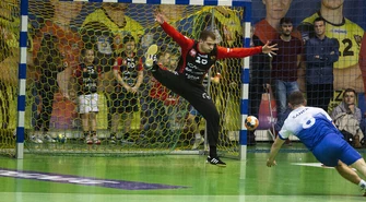 Piotrcovia zdeklasowana w Lubinie, Piotrkowianin zwyciężył we własnej hali dzięki nowemu bramkarzowi