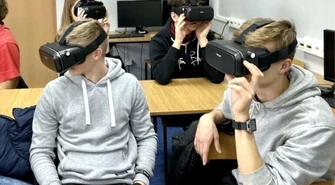 Poznają możliwości robotów mobilnych. Mediateka zaprasza uczniów