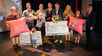 Wręczyli poduchy dla maluchów. Dzień Kobiet w Wolborzu