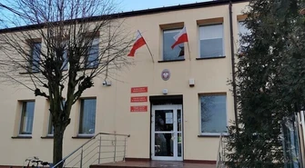 Obostrzenia w gminie Moszczenica. Zamknięta kasa i ograniczony handel na targowisku.