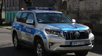 Zostańcie w domu! Policjanci apelują przez megafony