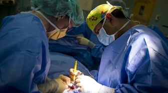 NFZ zaleca wstrzymanie operacji i planowych zabiegów