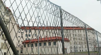 Więzienne szwalnie też szyją maseczki