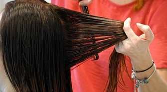 Otwarcie salonów fryzjerskich i usług kosmetycznych możliwe najwcześniej za dwa tygodnie