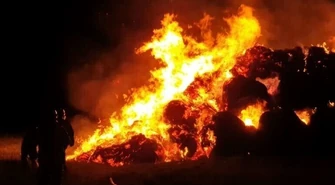 Na krańcach Piotrkowa płonęły bele słomy