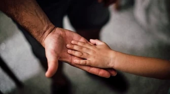 Pediatra: dzieci na ogół nie zakażają dorosłych koronawirusem