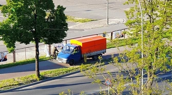 Samochodem po ścieżce rowerowej