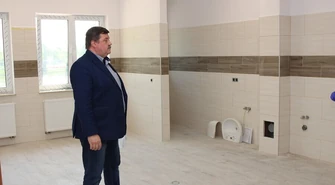 Przedszkolne mury pną się do góry