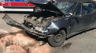 Kierowca golfa nie ustąpił pierwszeństwa. Stłuczka na drodze w Wolborzu