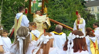 Boże Ciało w Piotrkowie. Wierni uczestniczyli w procesji