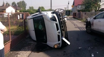 Uciekał przed policją i doprowadził do kolizji. Był pijany