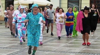 Pompki i przysiady w piżamach. Widzialna Ręka razem z #GaszynChallenge