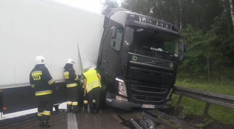 Kolizja na S8. Droga była zablokowana