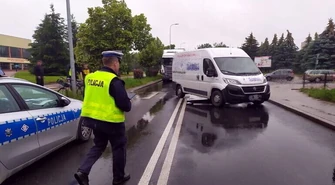 Wjechał wprost pod nadjeżdżającego busa