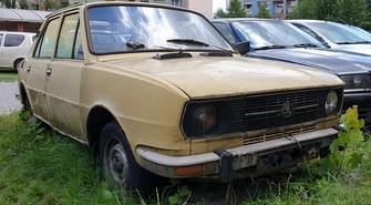 Graty i "złomki" tarasują parkingi