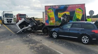 Dwie osoby ranne w wypadku na DK1