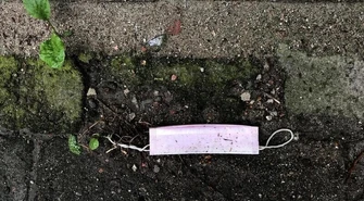 Ekspert: maseczki i rękawice nie spowodują lawinowego wzrostu masy odpadów