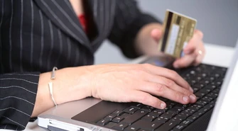 Badanie: co szósty Polak kupuje on-line