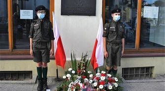 Złożyli kwiaty ku czci powstańców
