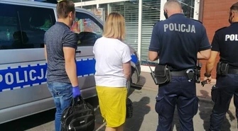 Piotrków: Policja i sanepid sprawdzali, czy klienci i pracownicy sklepów noszą maseczki