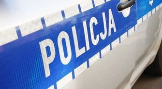 Na wysokości Tuszyna dachowała osobówka