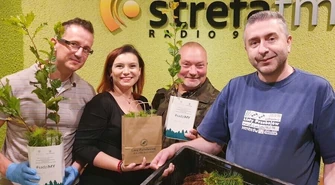 Rozdaliśmy drzewka, których sadzenie promuje para prezydencka